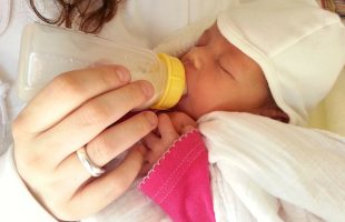 What You Need to Know About Feeding a Baby