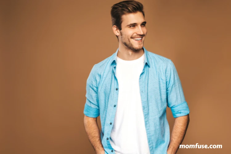 A hansome man stand and smilling face