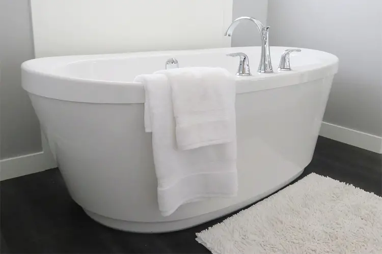 Free-standing-bathtub