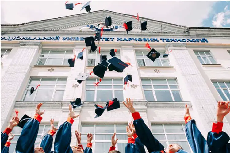 gifting-for-graduates-with-monetary-funding
