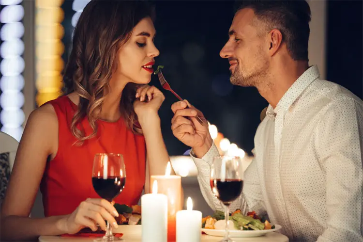 romantic-dinner-at-home-romantic meal for two persons